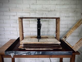 Filtrando shoyu ❤️

#shoyu 
#shoyuartesanal 
#shoyuorganico